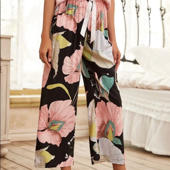 SOLD‼️‼️Gorgeous Floral w Black Background PJ Bottoms with Pale Pink Satin Bow … - Picture 3 of 7